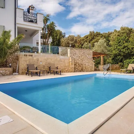 Beautiful In With Kitchen Holiday home