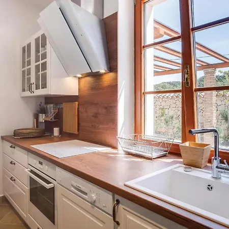 Beautiful In With Kitchen Sveti Jakov
