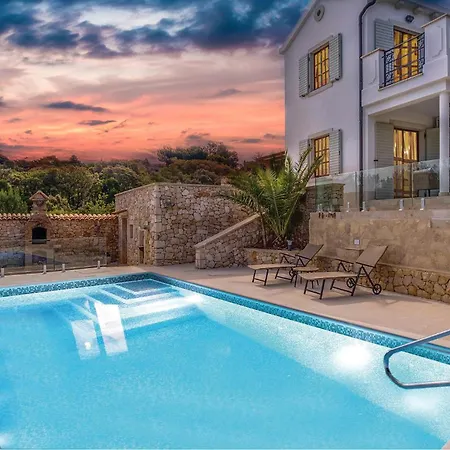 Beautiful In With Kitchen Holiday home *