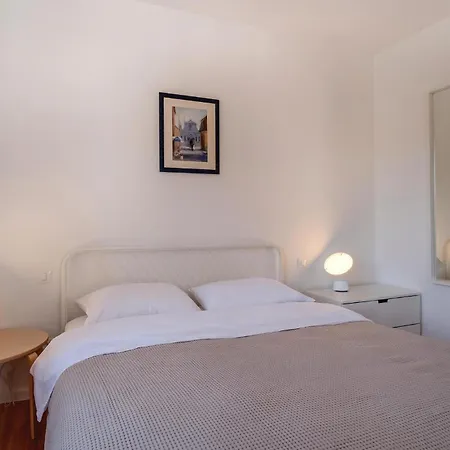 Holiday home Beautiful In With Kitchen Sveti Jakov