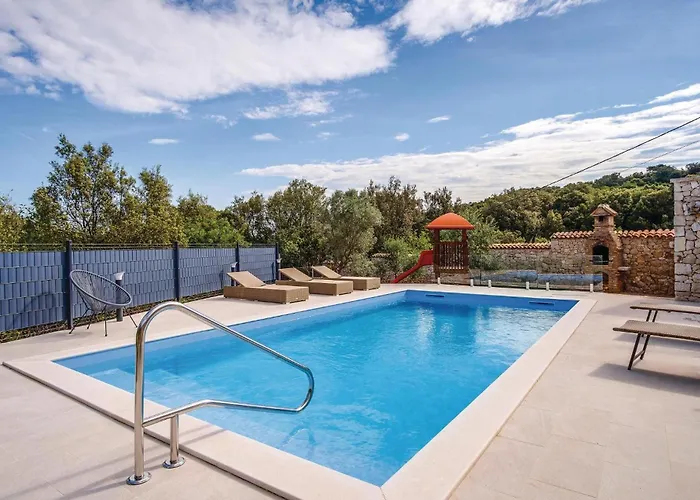 بيت للعطل Pet Friendly In *
